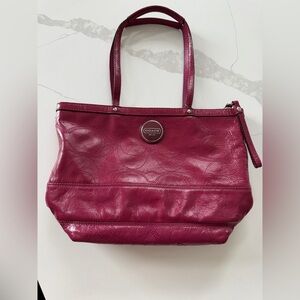 Coach F15142 berry pink patent leather tote bag.